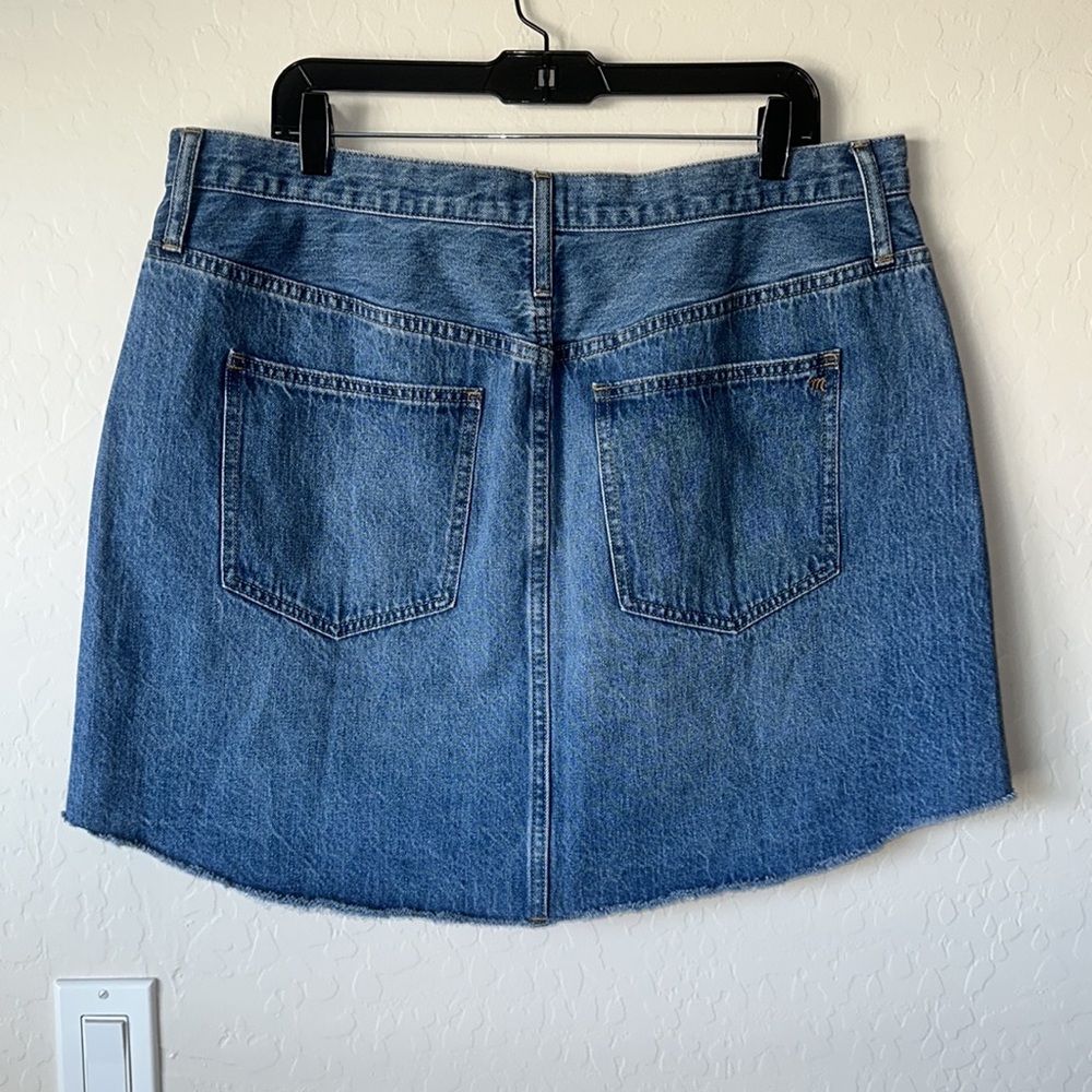 MADEWELL Ridge Denim A-Line Dolphin-Hem Mini Skirt in medium dark Wash SIZE 33 - Picture 5 of 16